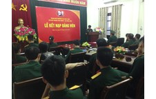 Lễ kết nạp đảng viên mới của chi bộ trung tâm GDQP - AN Vinh