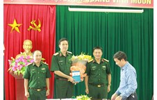 Thiếu Tướng Phạm Đức Tú -  Vụ trưởng vụ giáo dục quốc phòng và an ninh đến thăm và làm việc tại Trung tâm giáo dục quốc phòng và an ninh Trường Đại học Vinh. 